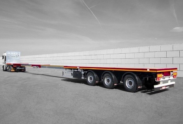 Single or double extendable loading floor enables different loading lengths. 