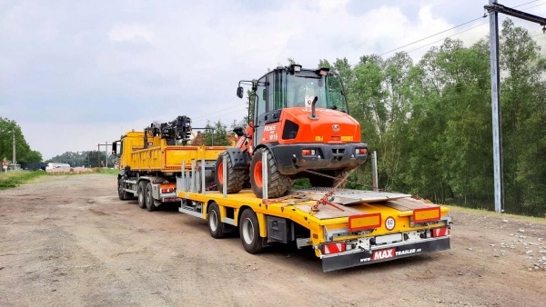 Towed trailers type MAX300 by MAX Trailer can be equipped with two or three axles.