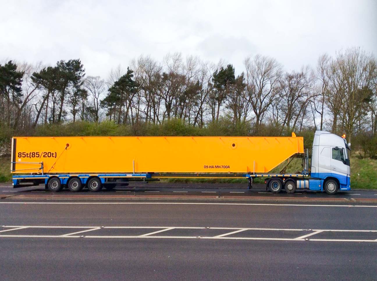 Extendable flatbeds type MAX200/MAX210 by MAX Trailer allow to transport long loads