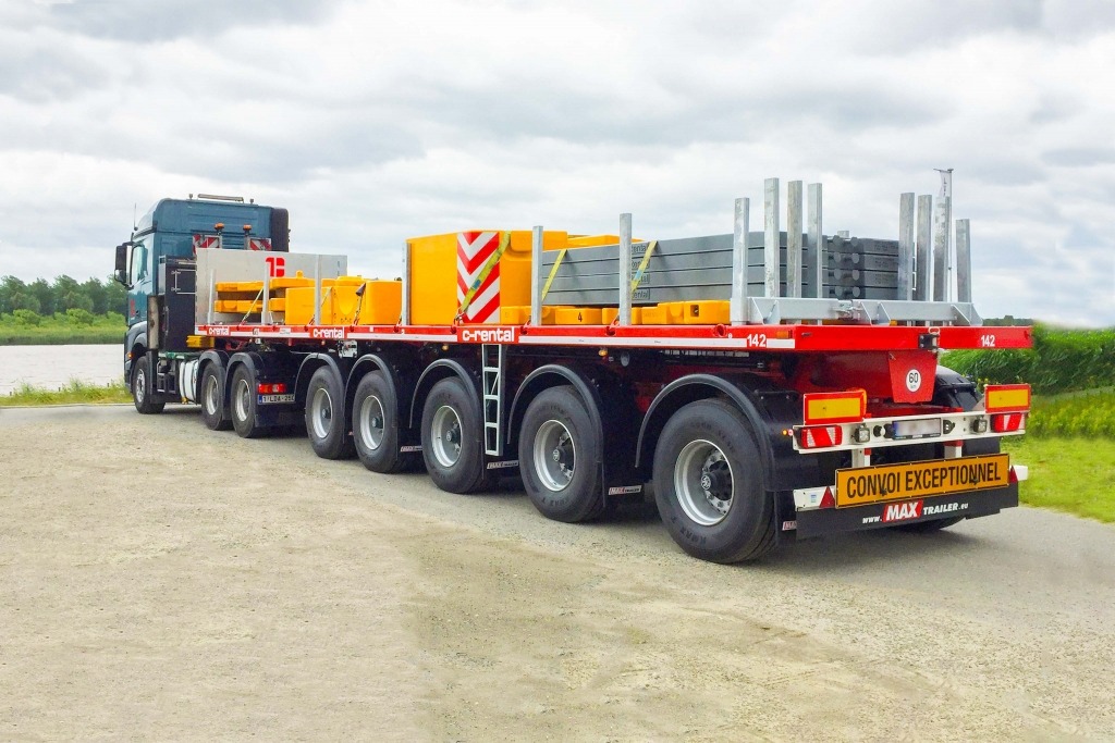 A MAX410 ballast trailer from C-Rental for their crane missions