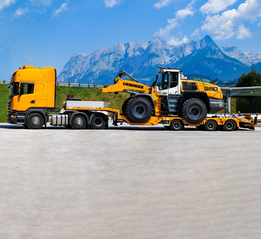 Transporting a loader on a MAX100 Semi-trailer