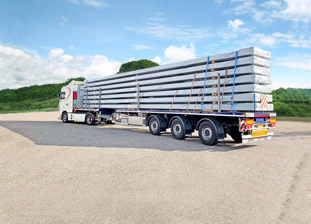 Transport of finished parts on a MAX200 flatbed trailer