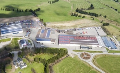 The Belgium site with a total surface of around 30,000 m² is the competence centre for automation, robotics and mechanical processing. 