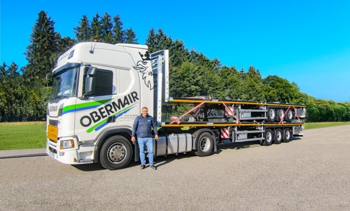 Two flatbeds by MAX Trailer for Obermair