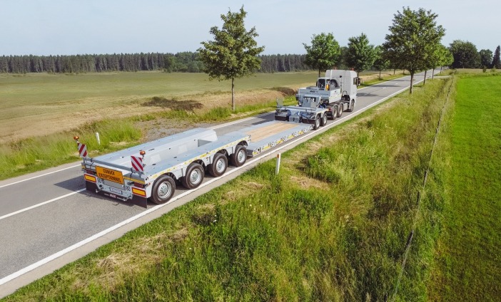 MAX710 lowbed trailer as 2+4 with outer beams