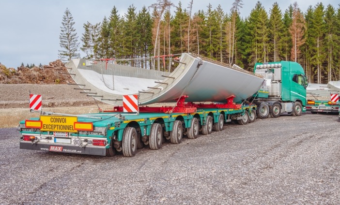 MAX810 semi-trailer as 2+6 axle version
