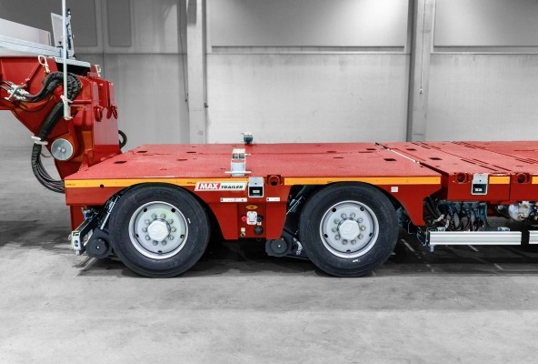 MAX810 semi-trailer as 2+6 axle version