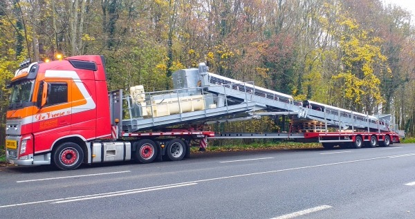 Extendable flatbeds type MAX200/MAX210 by MAX Trailer allow to transport long loads
