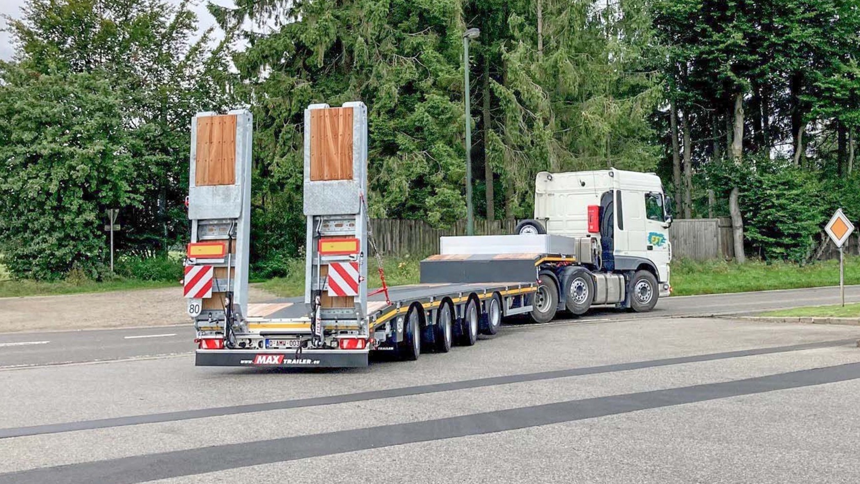 A new 3-axle semi-trailer MAX100 for Euro Famenne Trucks