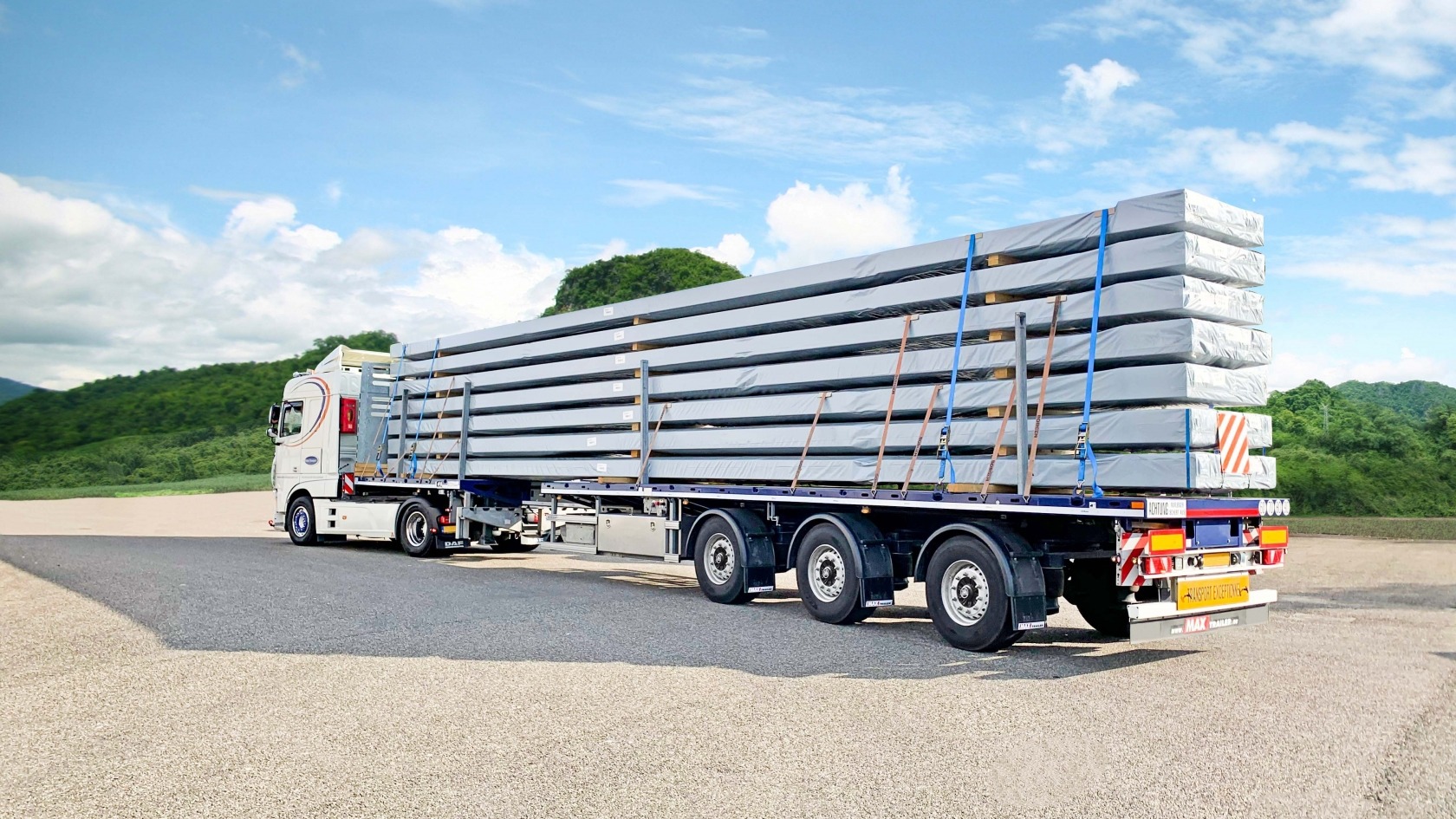 The MAX200 flatbed trailer for longer loads