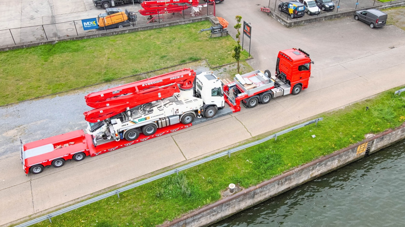 A flexible use with a MAX Trailer lowbed trailer