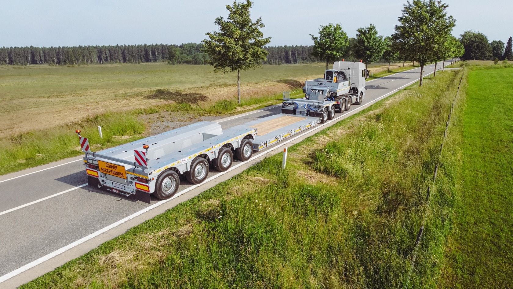MAX710 lowbed trailer as 2+4 with outer beams
