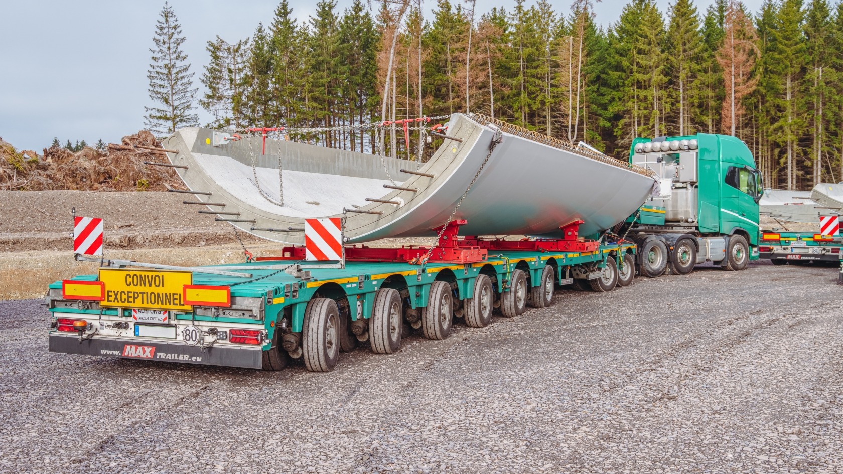 MAX810 semi-trailer as 2+6 axle version