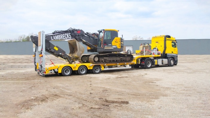 A MAX110 semi low loader for different construction tasks