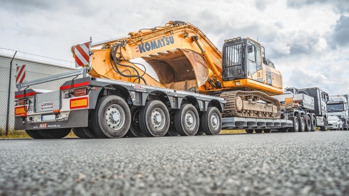 MAX710 lowbed trailer as 2+4 with excavator bridge