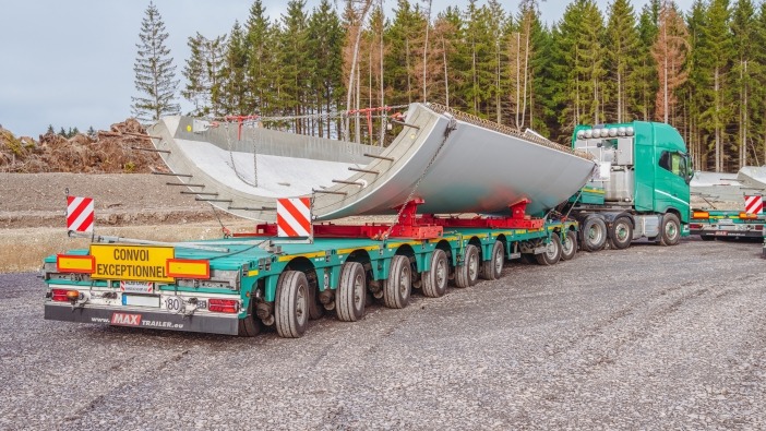 MAX810 semi-trailer as 2+6 axle version