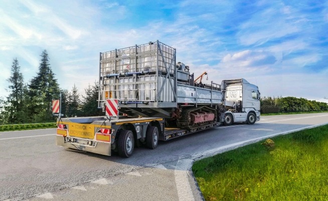 Using lowbed by MAX Trailer allows to move higher loads.