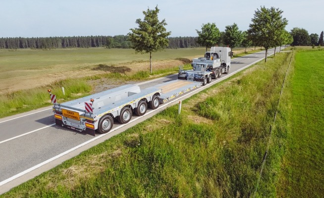 MAX710 lowbed trailer as 2+4 with outer beams