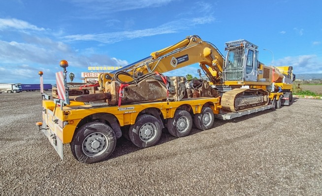 MAX Trailer manufactures trailers for special and heavy transports.