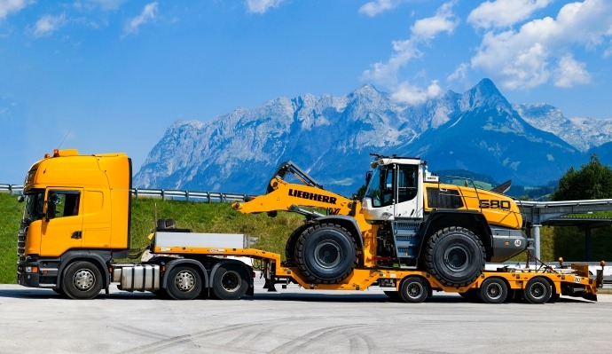 The MAX100 semi low loader by MAX Trailer