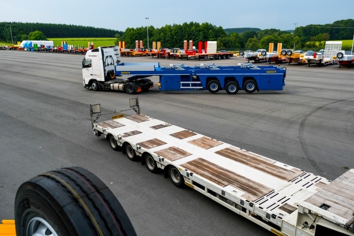 Trailer delivery center