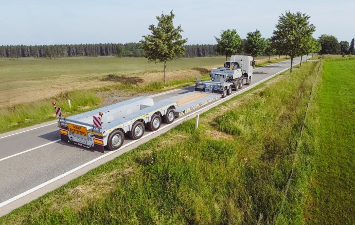 MAX710 lowbed trailer as 2+4 with outer beams