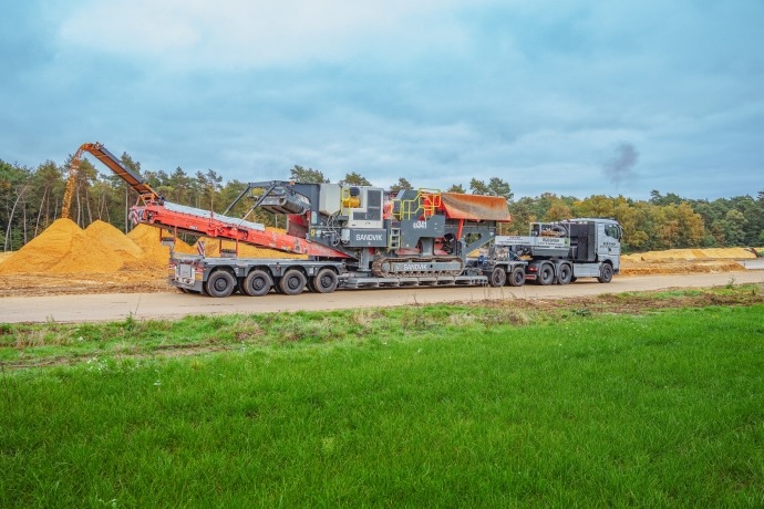 The MAX710 lowbed trailer for heavy haul construction jobs