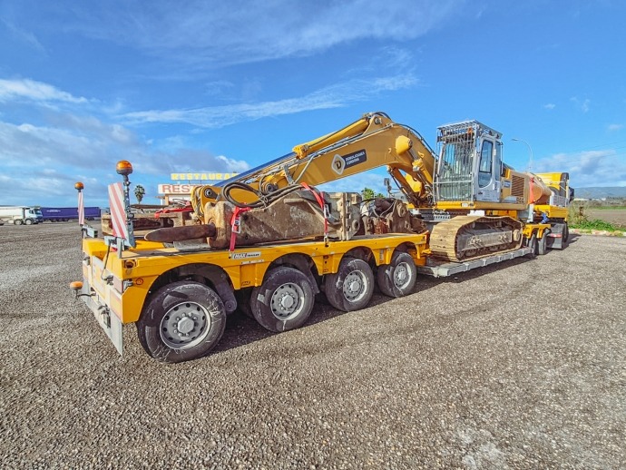 The MAX710 lowbed trailer for heavy haul construction jobs