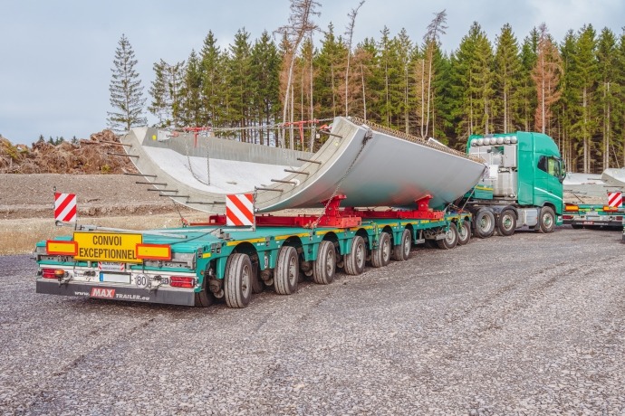 MAX810 semi-trailer as 2+6 axle version